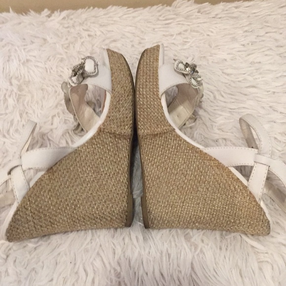 City Classified White wedge sandals size 8 - Picture 2 of 8